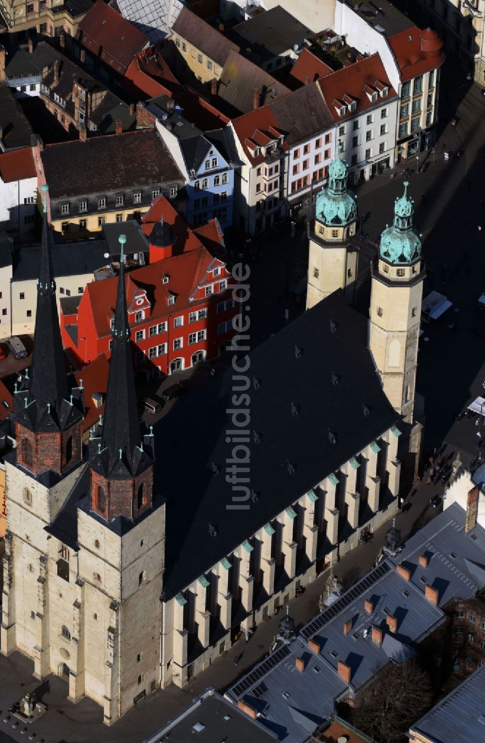 Luftaufnahme Halle (Saale) - Kirchengebäude Marktkirche Unser lieben Frauen im Altstadt- Zentrum im Ortsteil Mitte in Halle (Saale) im Bundesland Sachsen-Anhalt