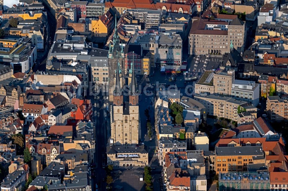 Halle (Saale) aus der Vogelperspektive: Kirchengebäude Marktkirche Unser lieben Frauen im Altstadt- Zentrum im Ortsteil Mitte in Halle (Saale) im Bundesland Sachsen-Anhalt