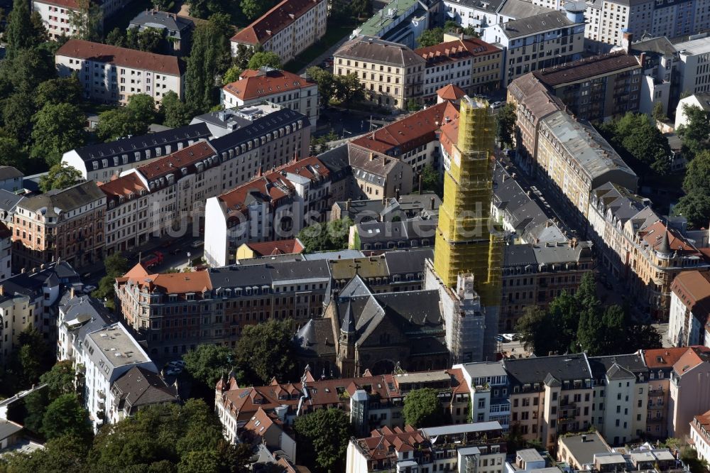 Dresden von oben - Kirchengebäude der Martin-Luther-Kirche in Dresden im Bundesland Sachsen