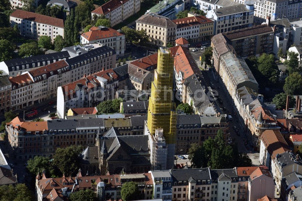 Dresden aus der Vogelperspektive: Kirchengebäude der Martin-Luther-Kirche in Dresden im Bundesland Sachsen