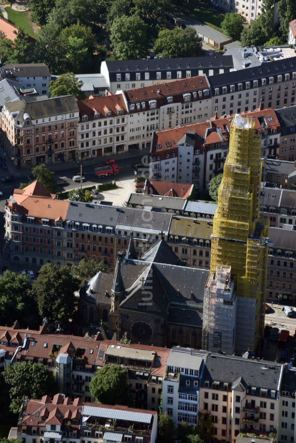 Luftaufnahme Dresden - Kirchengebäude der Martin-Luther-Kirche in Dresden im Bundesland Sachsen