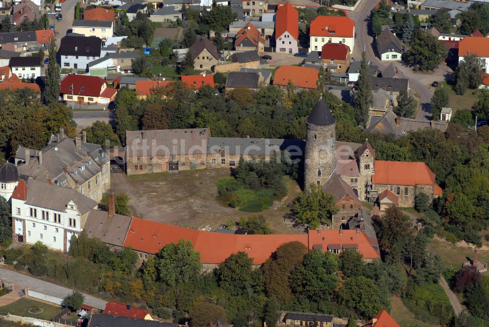 Hohenthurm aus der Vogelperspektive: Kirchengebäude Martin-Luther-Kirche in Hohenthurm im Bundesland Sachsen-Anhalt, Deutschland