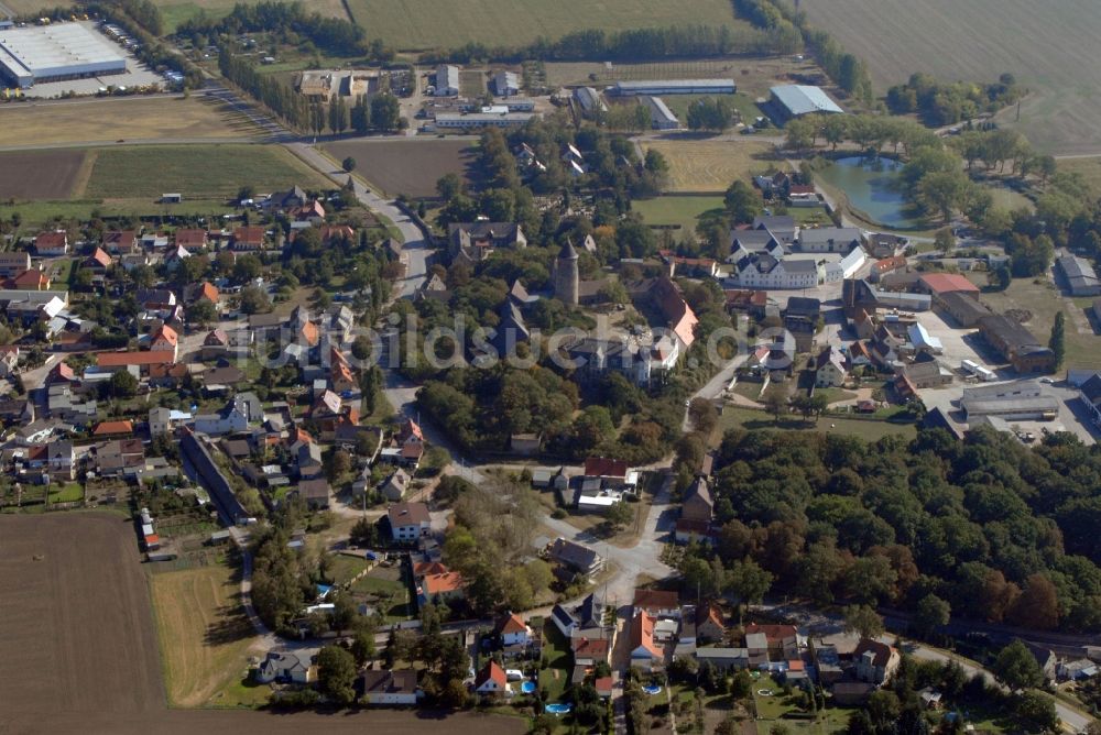 Luftbild Hohenthurm - Kirchengebäude Martin-Luther-Kirche in Hohenthurm im Bundesland Sachsen-Anhalt, Deutschland