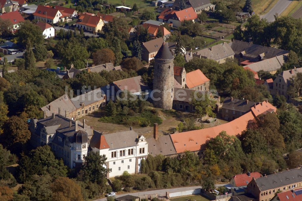 Hohenthurm von oben - Kirchengebäude Martin-Luther-Kirche in Hohenthurm im Bundesland Sachsen-Anhalt, Deutschland