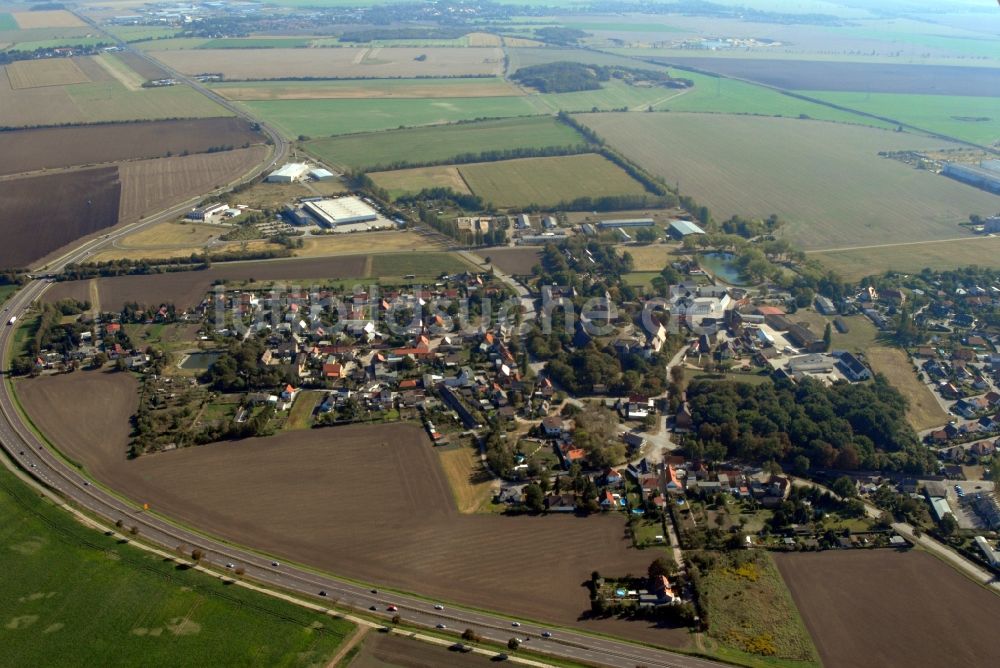 Hohenthurm aus der Vogelperspektive: Kirchengebäude Martin-Luther-Kirche in Hohenthurm im Bundesland Sachsen-Anhalt, Deutschland