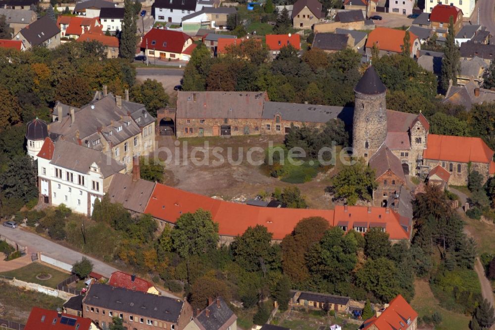 Luftbild Hohenthurm - Kirchengebäude Martin-Luther-Kirche in Hohenthurm im Bundesland Sachsen-Anhalt, Deutschland