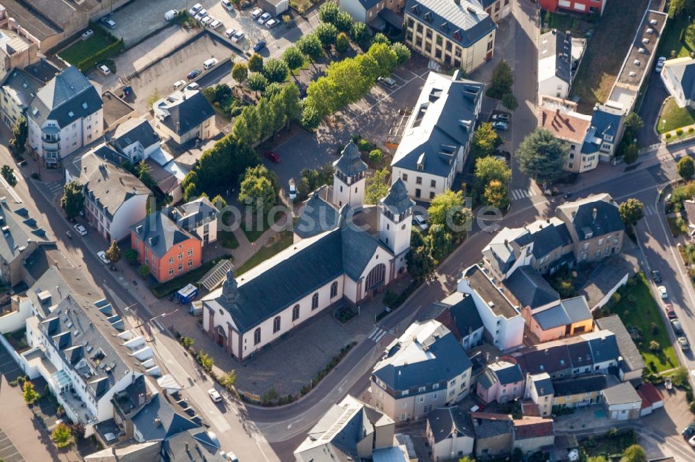 Mertert von oben - Kirchengebäude von St. Martin in Mertert in Grevenmacher, Luxemburg