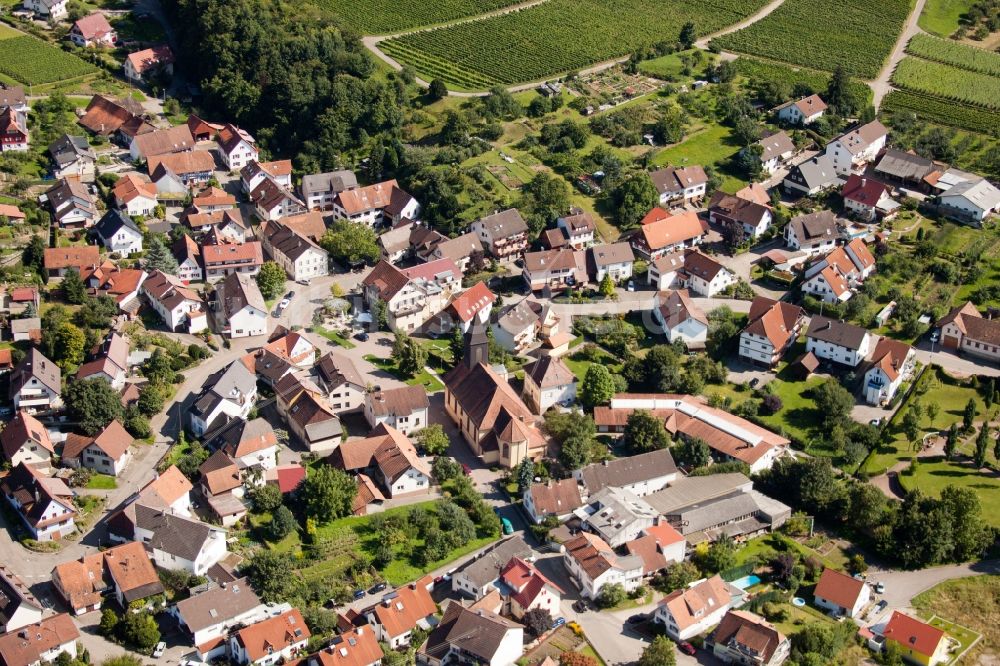 Bühl von oben - Kirchengebäude von St. Matthäus in der Dorfmitte im Ortsteil Eisental in Bühl im Bundesland Baden-Württemberg