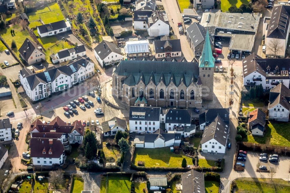 Luftbild Hattingen - Kirchengebäude der St. Mauritius Kirche in Hattingen im Bundesland Nordrhein-Westfalen, Deutschland