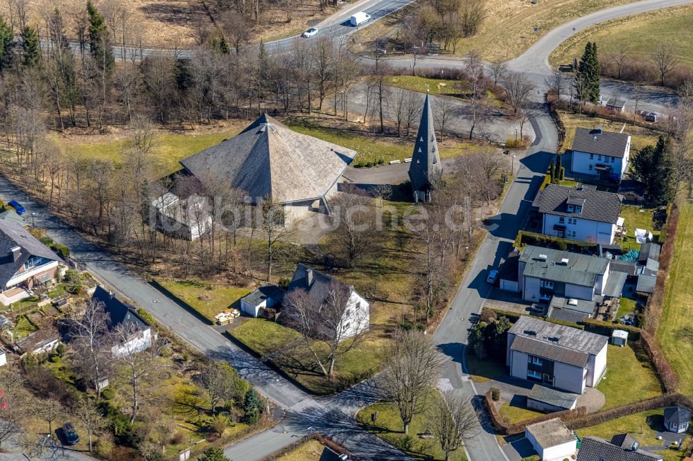 Luftaufnahme Brilon - Kirchengebäude St. Michael in Brilon im Bundesland Nordrhein-Westfalen, Deutschland