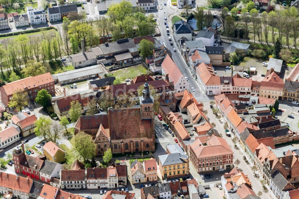 Luftaufnahme Gardelegen - Kirchengebäude der St. Michael in Gardelegen im Bundesland Sachsen-Anhalt