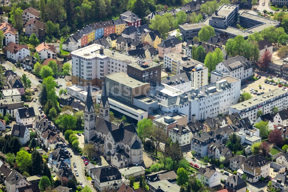 Siegen aus der Vogelperspektive: Kirchengebäude St. Michael an der Kampenstraße in Siegen im Bundesland Nordrhein-Westfalen, Deutschland