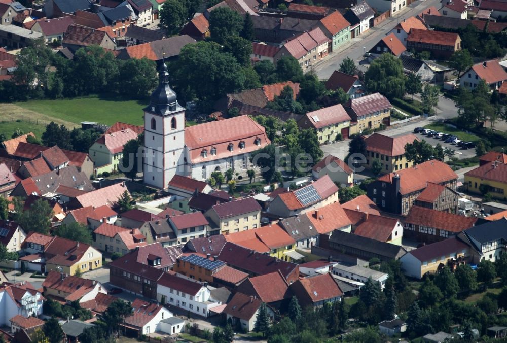 Haßleben aus der Vogelperspektive: Kirchengebäude der St. Michael Kirche in Haßleben im Bundesland Thüringen, Deutschland