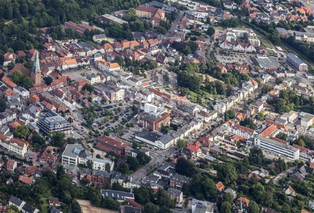 Luftbild Eutin - Kirchengebäude St. Michaelis im Altstadt- Zentrum in Eutin im Bundesland Schleswig-Holstein