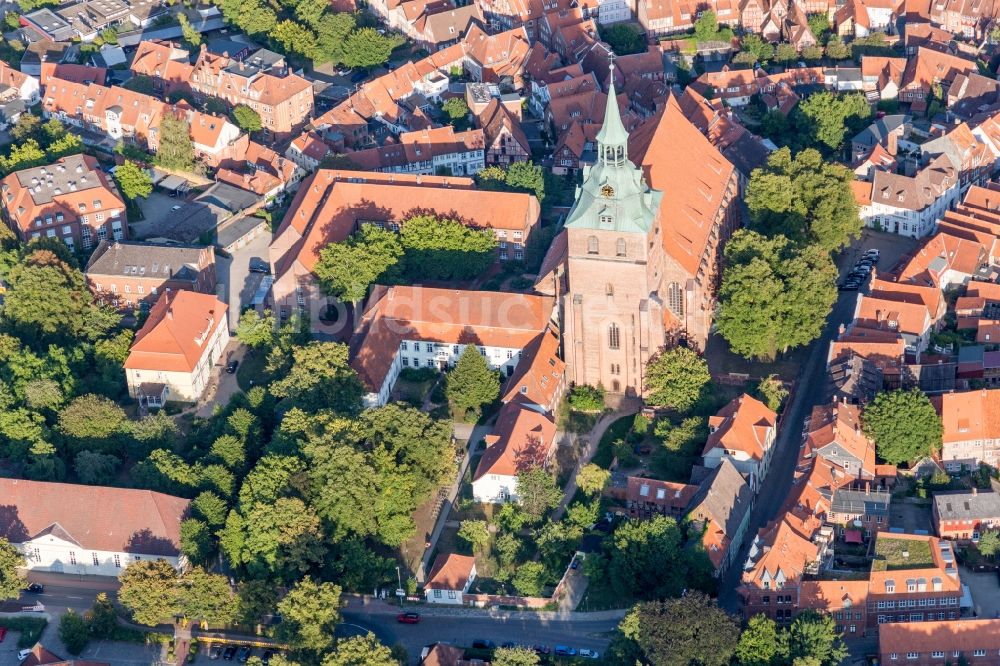 Luftbild Lüneburg - Kirchengebäude der St. Michaeliskirche in Lüneburg im Bundesland Niedersachsen, Deutschland