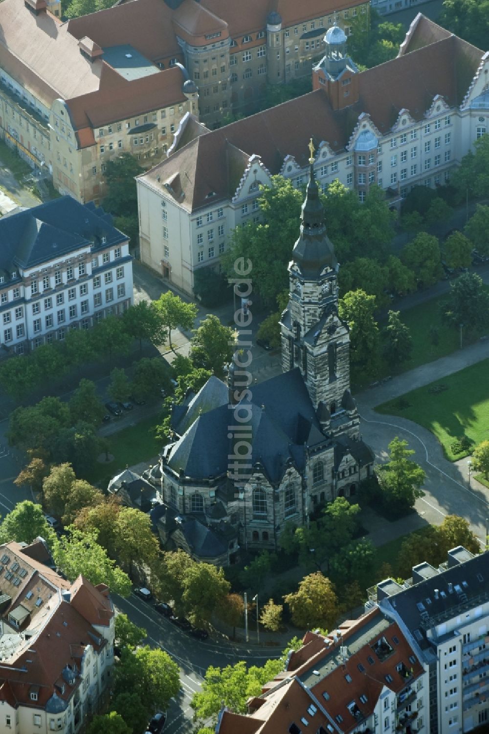 Leipzig von oben - Kirchengebäude der Michaeliskirche am Nordplatz in Leipzig im Bundesland Sachsen, Deutschland