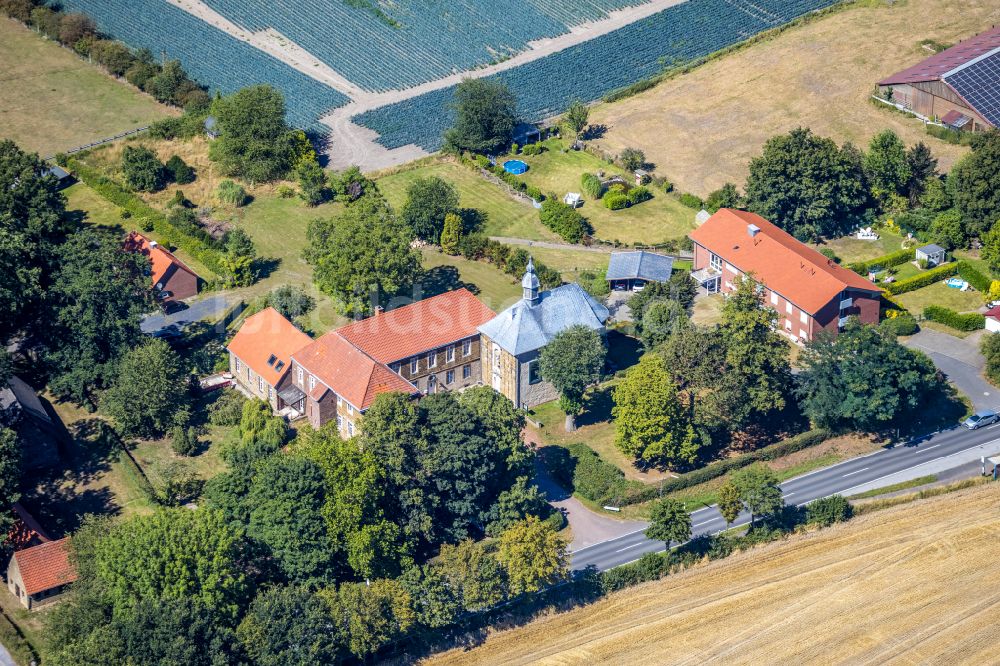 Lembeck aus der Vogelperspektive: Kirchengebäude St. Michaelisstift in Lembeck im Bundesland Nordrhein-Westfalen, Deutschland