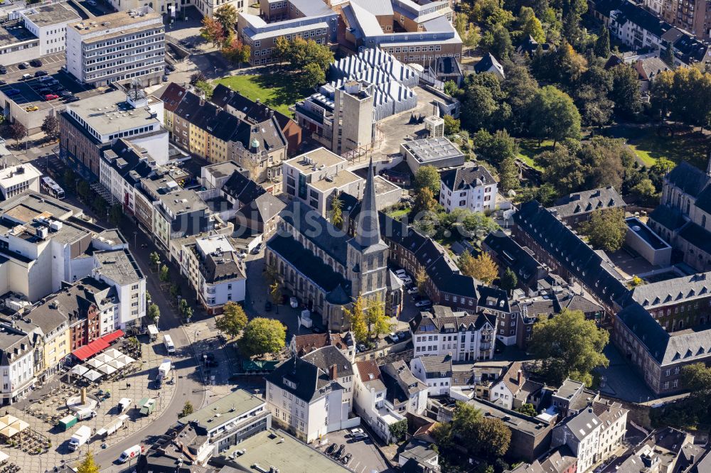 Luftaufnahme Mönchengladbach - Kirchengebäude in Mönchengladbach im Bundesland Nordrhein-Westfalen, Deutschland