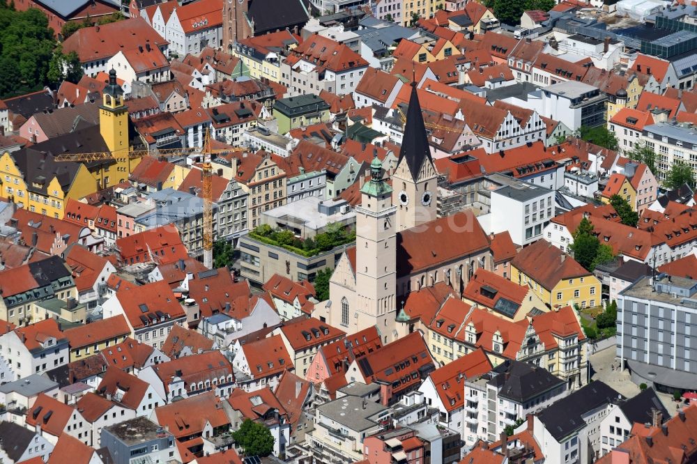 Ingolstadt aus der Vogelperspektive: Kirchengebäude St. Moritz an der Moritzstraße im Altstadt- Zentrum in Ingolstadt im Bundesland Bayern, Deutschland