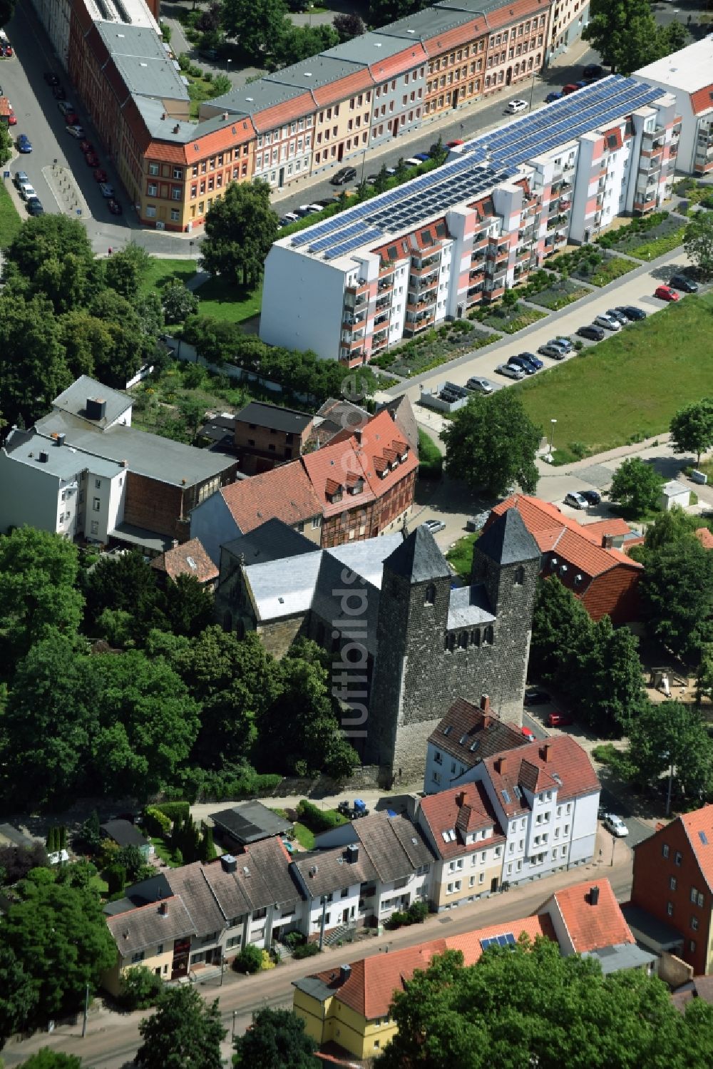 Halberstadt aus der Vogelperspektive: Kirchengebäude der St. Moritzkirche am Moritzplan in Halberstadt im Bundesland Sachsen-Anhalt