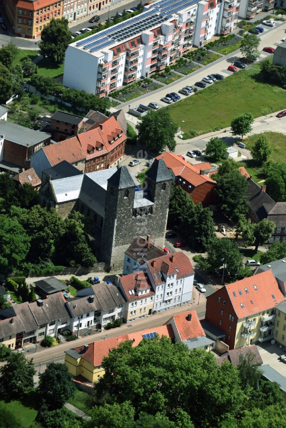 Luftbild Halberstadt - Kirchengebäude der St. Moritzkirche am Moritzplan in Halberstadt im Bundesland Sachsen-Anhalt