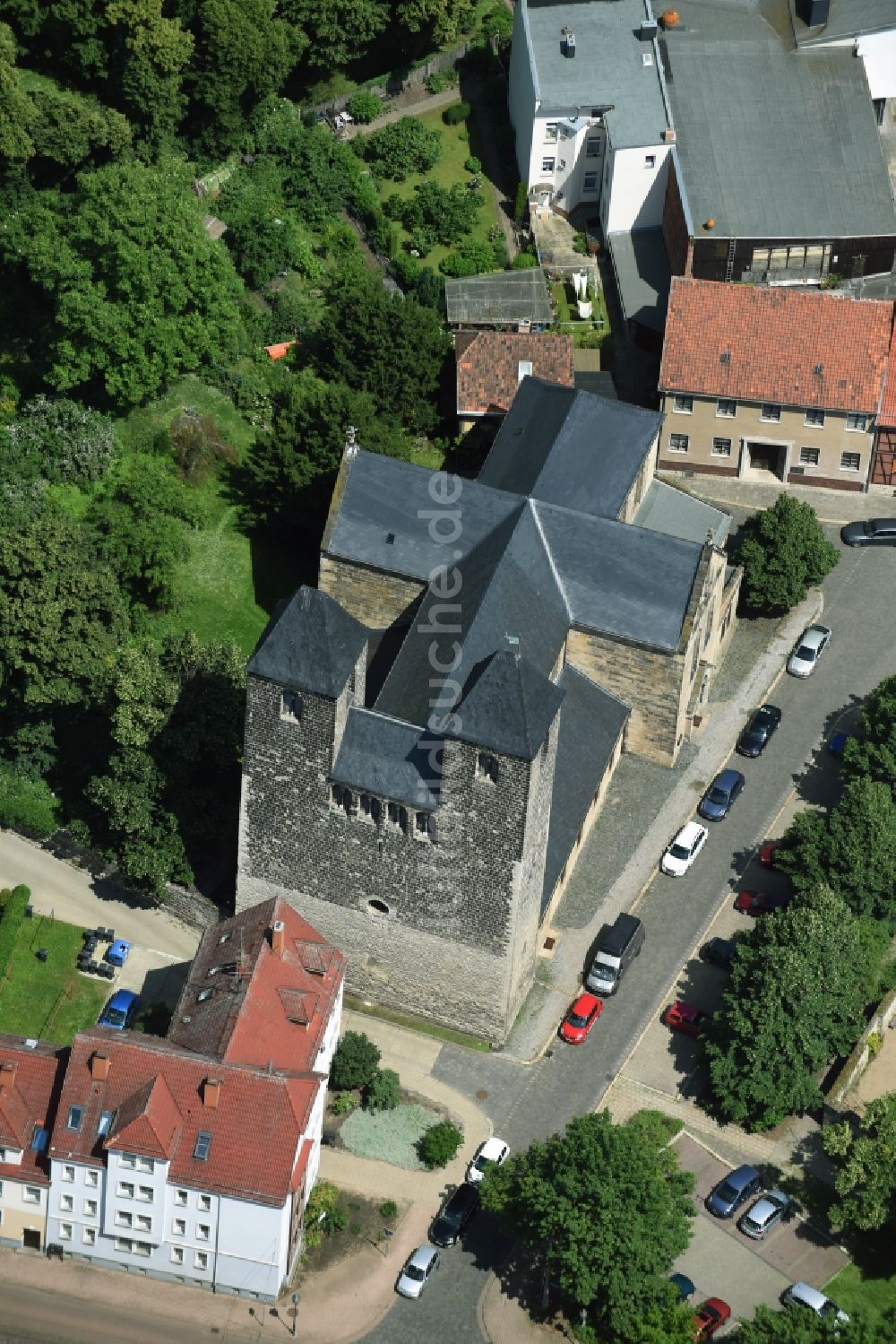 Halberstadt aus der Vogelperspektive: Kirchengebäude der St. Moritzkirche am Moritzplan in Halberstadt im Bundesland Sachsen-Anhalt