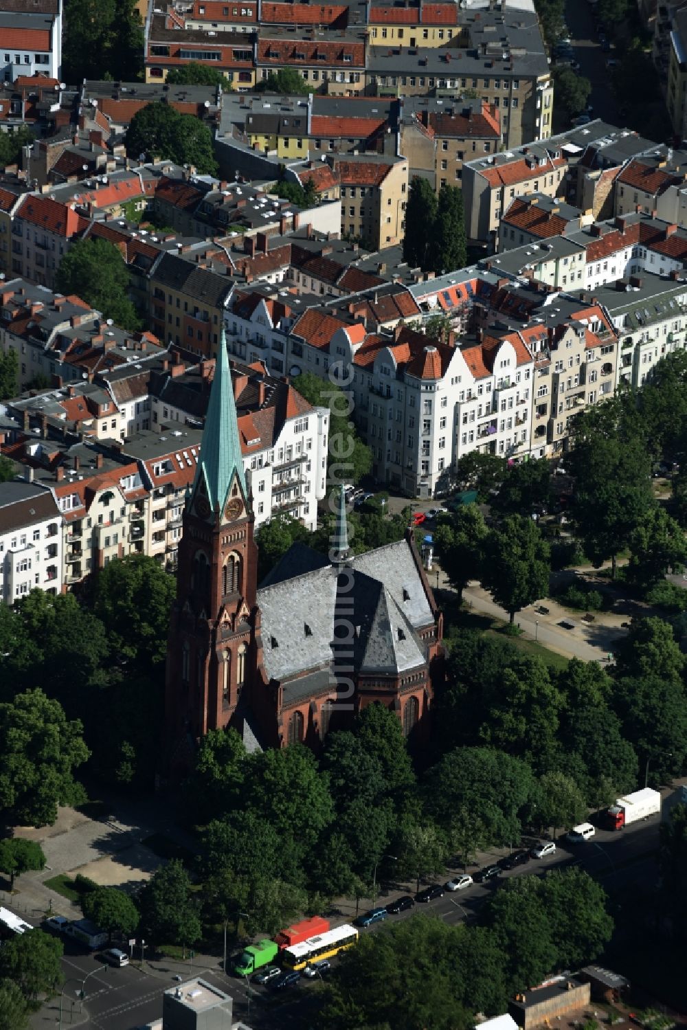 Berlin von oben - Kirchengebäude der Nazarethkirche an der Turiner Straße Ecke Nazarethkirchstraße in Berlin