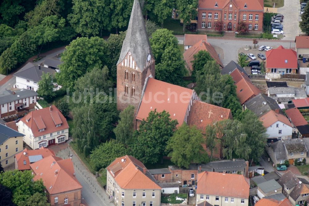 Neubukow von oben - Kirchengebäude in Neubukow im Bundesland Mecklenburg-Vorpommern, Deutschland