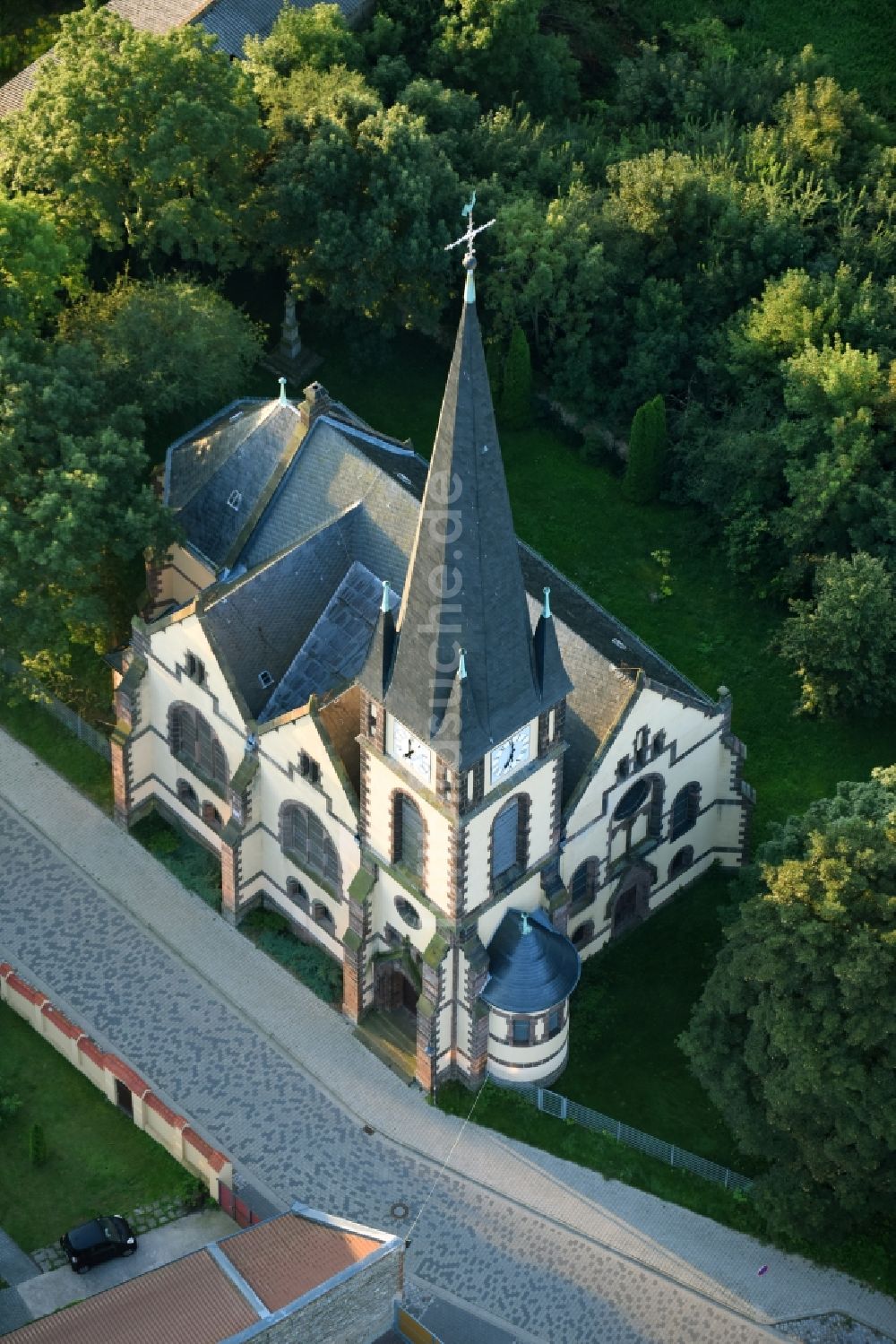 Luftbild Neundorf (Anhalt) - Kirchengebäude in Neundorf (Anhalt) im Bundesland Sachsen-Anhalt, Deutschland