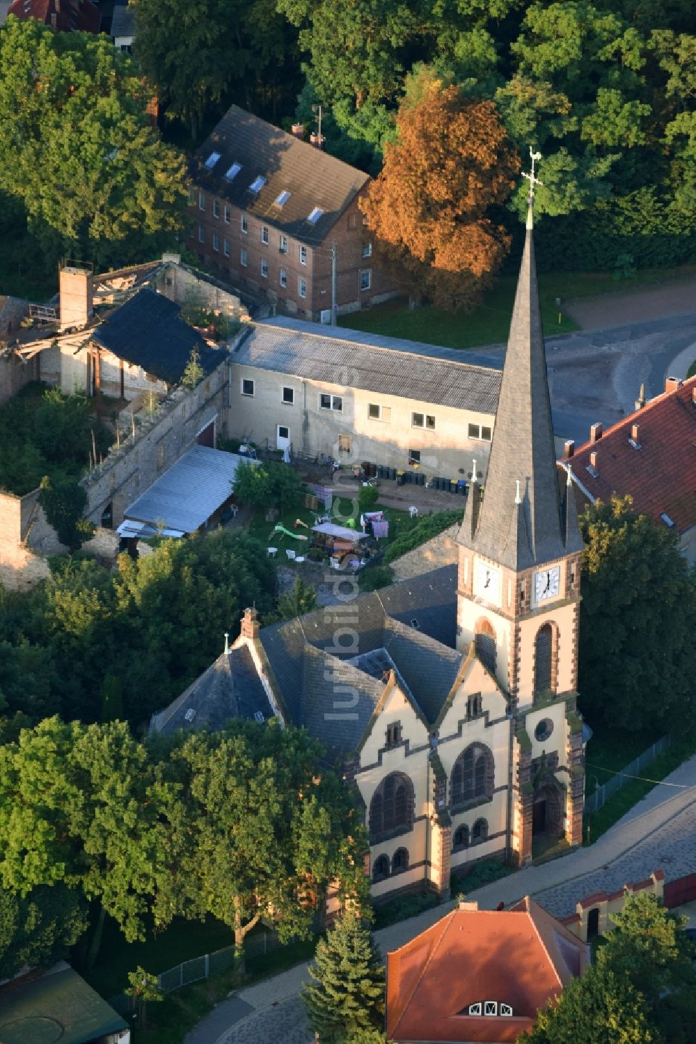 Luftbild Neundorf (Anhalt) - Kirchengebäude in Neundorf (Anhalt) im Bundesland Sachsen-Anhalt, Deutschland