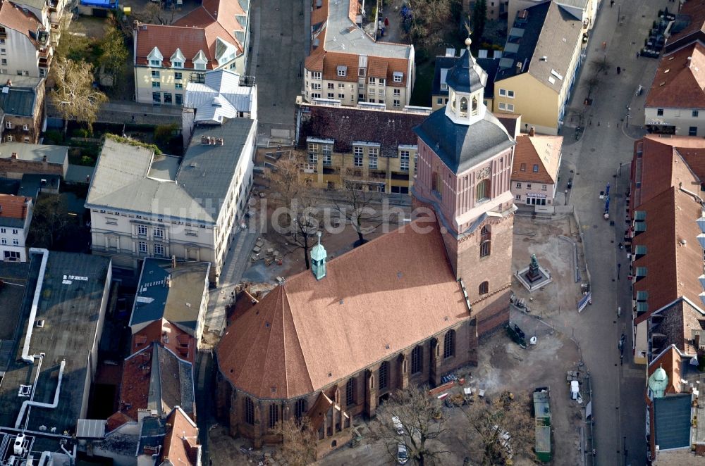 Luftbild Berlin - Kirchengebäude St. Nicolai in der Altstadt Spandau in Berlin, Deutschland