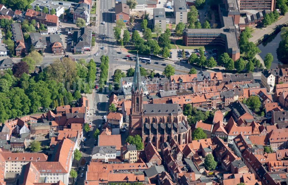 Luftbild Lüneburg - Kirchengebäude St. Nicolai in Lüneburg im Bundesland Niedersachsen, Deutschland