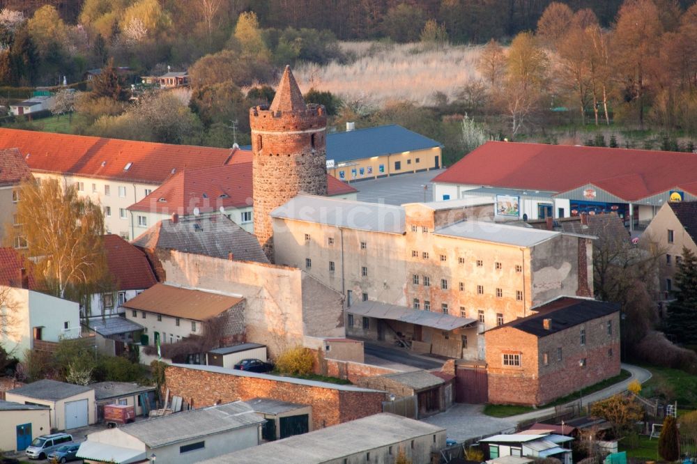 Jüterbog von oben - Kirchengebäude der Nikolai-Kirche im Altstadt- Zentrum in Jüterbog im Bundesland Brandenburg