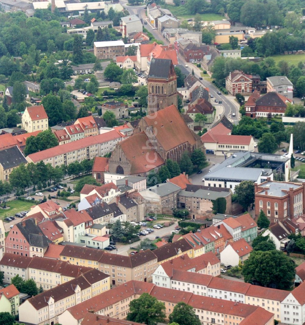 Anklam aus der Vogelperspektive: Kirchengebäude der Nikolaikirche in Anklam im Bundesland Mecklenburg-Vorpommern, Deutschland