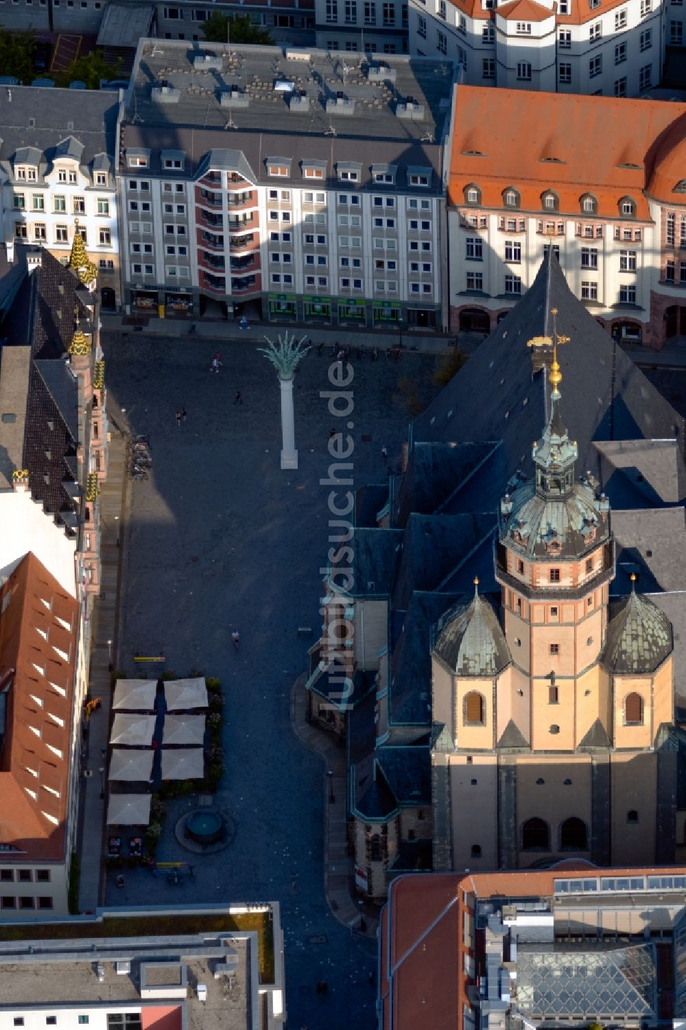 Leipzig aus der Vogelperspektive: Kirchengebäude Nikolaikirche am Nikolaikirchhof im Altstadt- Zentrum in Leipzig im Bundesland Sachsen