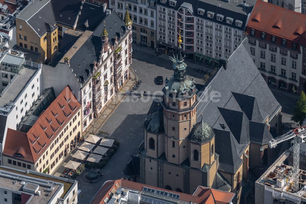 Luftbild Leipzig - Kirchengebäude Nikolaikirche am Nikolaikirchhof im Altstadt- Zentrum in Leipzig im Bundesland Sachsen