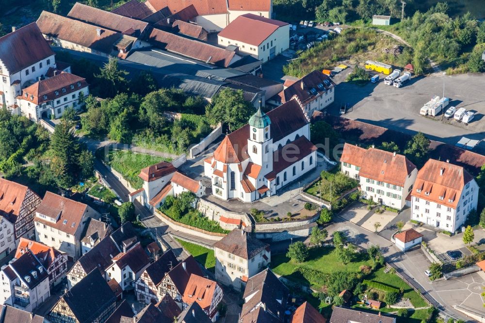 Luftaufnahme Scheer - Kirchengebäude der St. Nikolaus Kirche in Scheer im Bundesland Baden-Württemberg, Deutschland