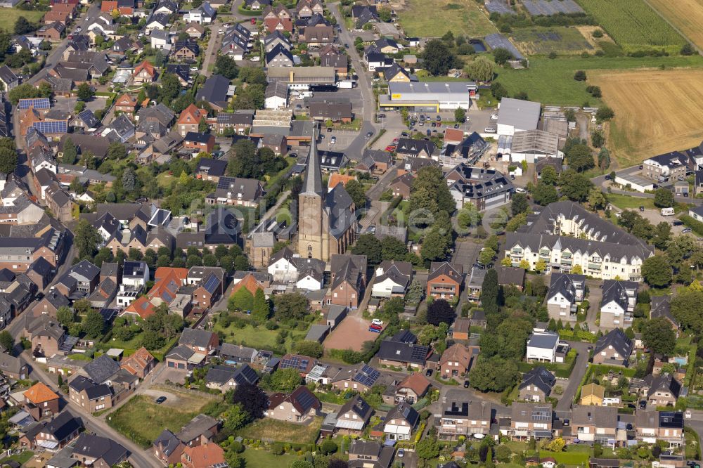 Luftbild Walbeck - Kirchengebäude St. Nikolaus in Walbeck im Bundesland Nordrhein-Westfalen, Deutschland