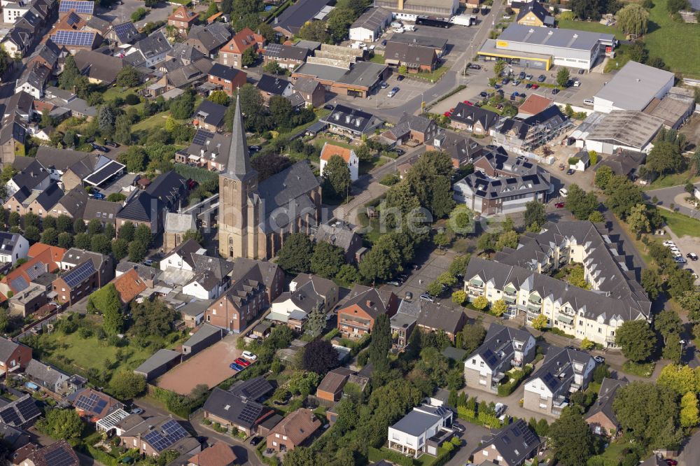 Luftaufnahme Walbeck - Kirchengebäude St. Nikolaus in Walbeck im Bundesland Nordrhein-Westfalen, Deutschland