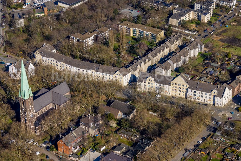 Luftaufnahme Duisburg - Kirchengebäude St. Norbert in Duisburg im Bundesland Nordrhein-Westfalen, Deutschland