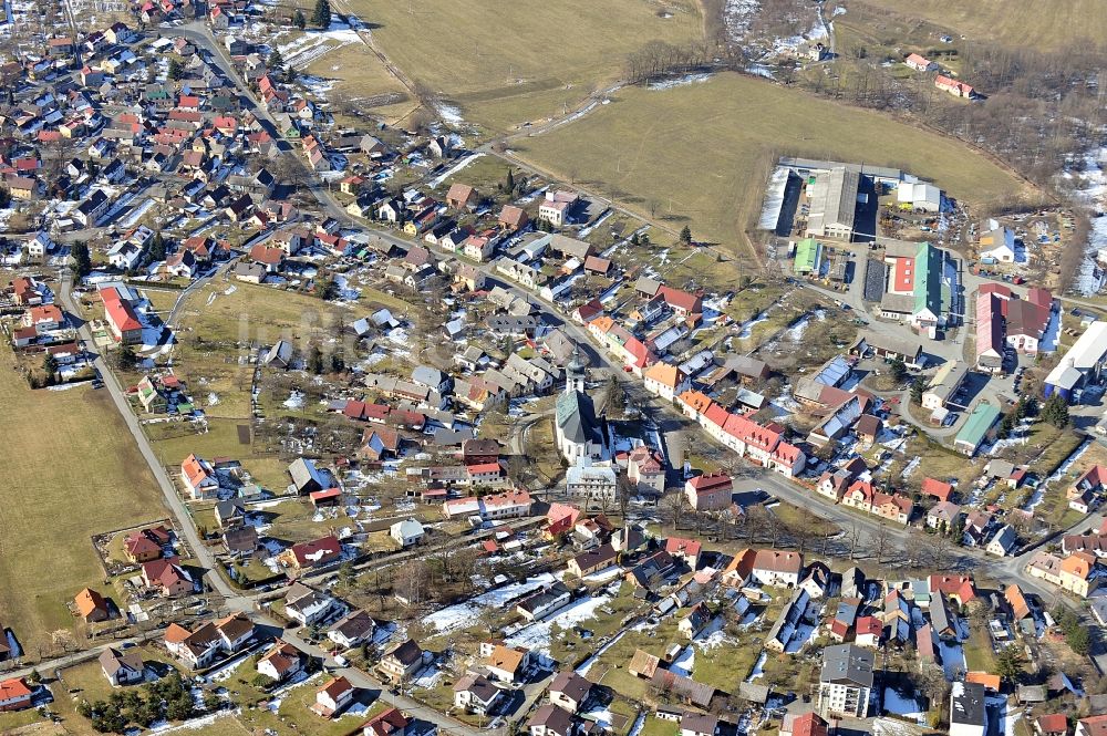 Klenci pod Cerchovem - Klentsch von oben - Kirchengebäude in der Ortsmitte in Klenci pod Cerchovem - Klentsch in Plzensky kraj - Pilsner Region - Böhmen, Tschechien