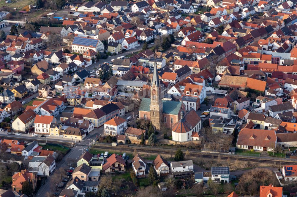 Luftbild Lambsheim - Kirchengebäude in der Ortsmitte in Lambsheim im Bundesland Rheinland-Pfalz, Deutschland