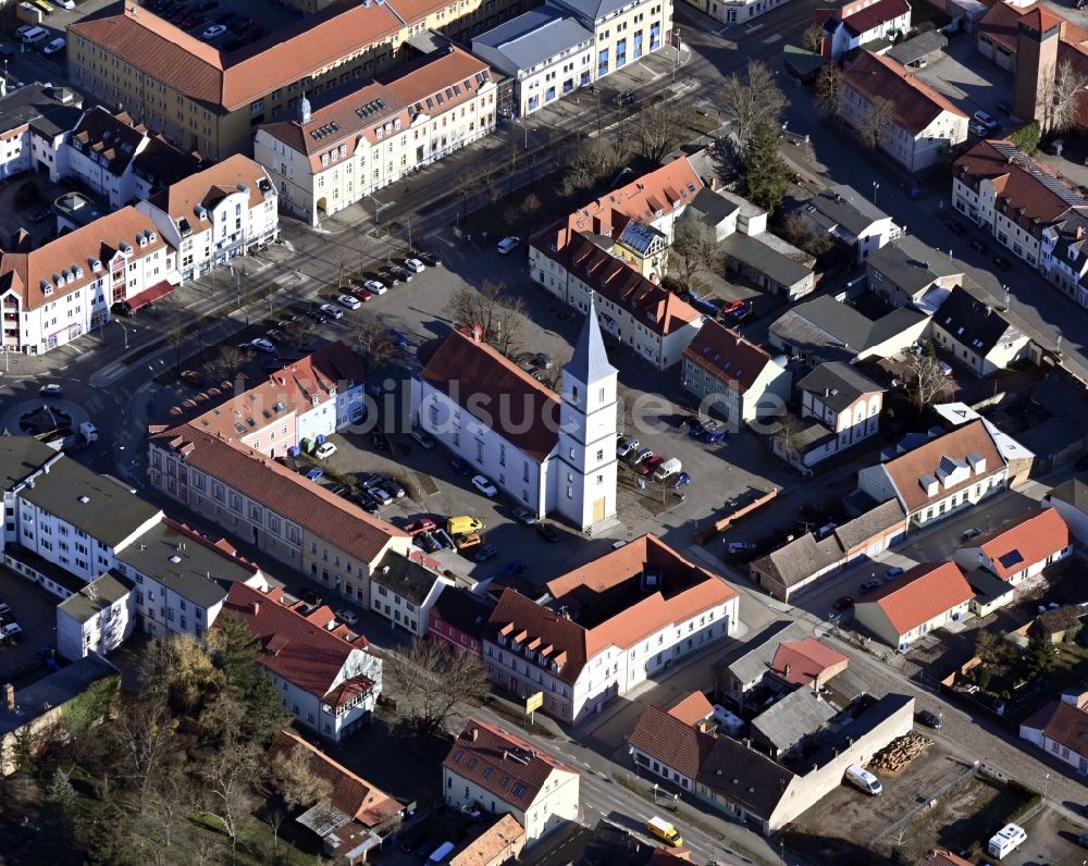 Luftbild Seelow - Kirchengebäude in der Ortsmitte in Seelow im Bundesland Brandenburg, Deutschland