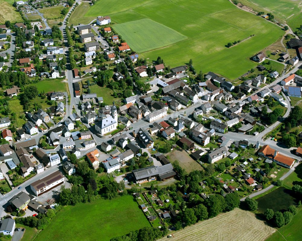 Luftaufnahme Trogen - Kirchengebäude in der Ortsmitte in Trogen im Bundesland Bayern, Deutschland