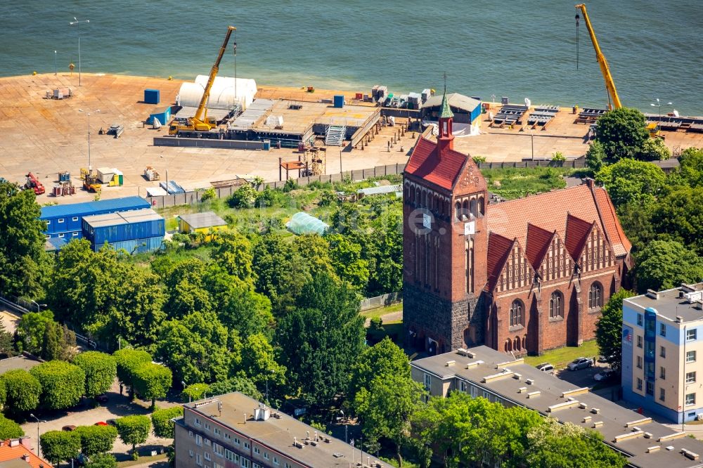 Luftaufnahme Gdansk - Danzig - Kirchengebäude im Ortsteil Letnica in Gdansk - Danzig in Pomorskie, Polen