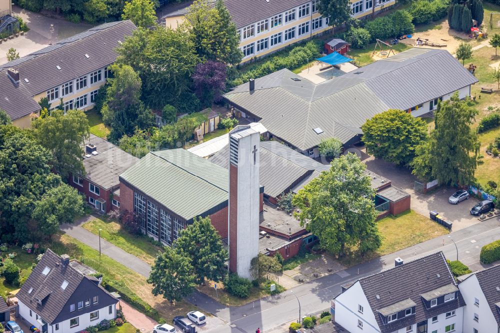 Luftaufnahme Castrop-Rauxel - Kirchengebäude Pauluskirche in Castrop-Rauxel im Bundesland Nordrhein-Westfalen, Deutschland