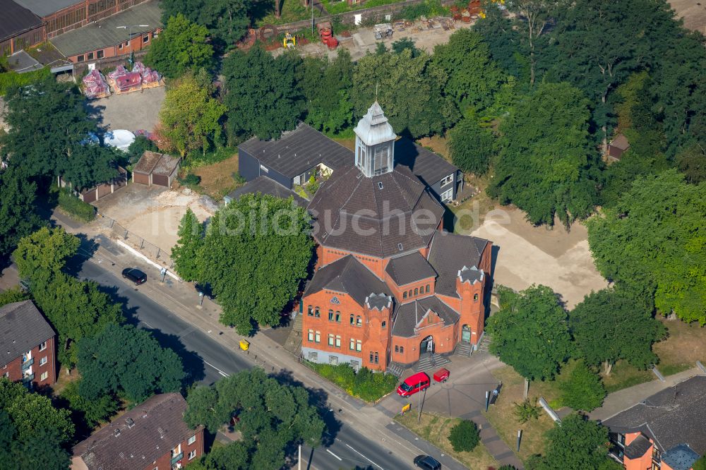 Luftbild Oberhausen - Kirchengebäude Pauluskirche - Evangelische Emmaus-Kirchengemeinde Oberhausen in Oberhausen im Bundesland Nordrhein-Westfalen, Deutschland