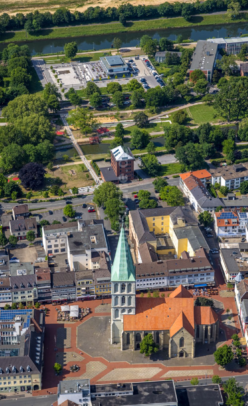 Luftbild Hamm - Kirchengebäude Pauluskirche auf dem Marktplatz im Altstadt- Zentrum im Ortsteil Mitte in Hamm im Bundesland Nordrhein-Westfalen