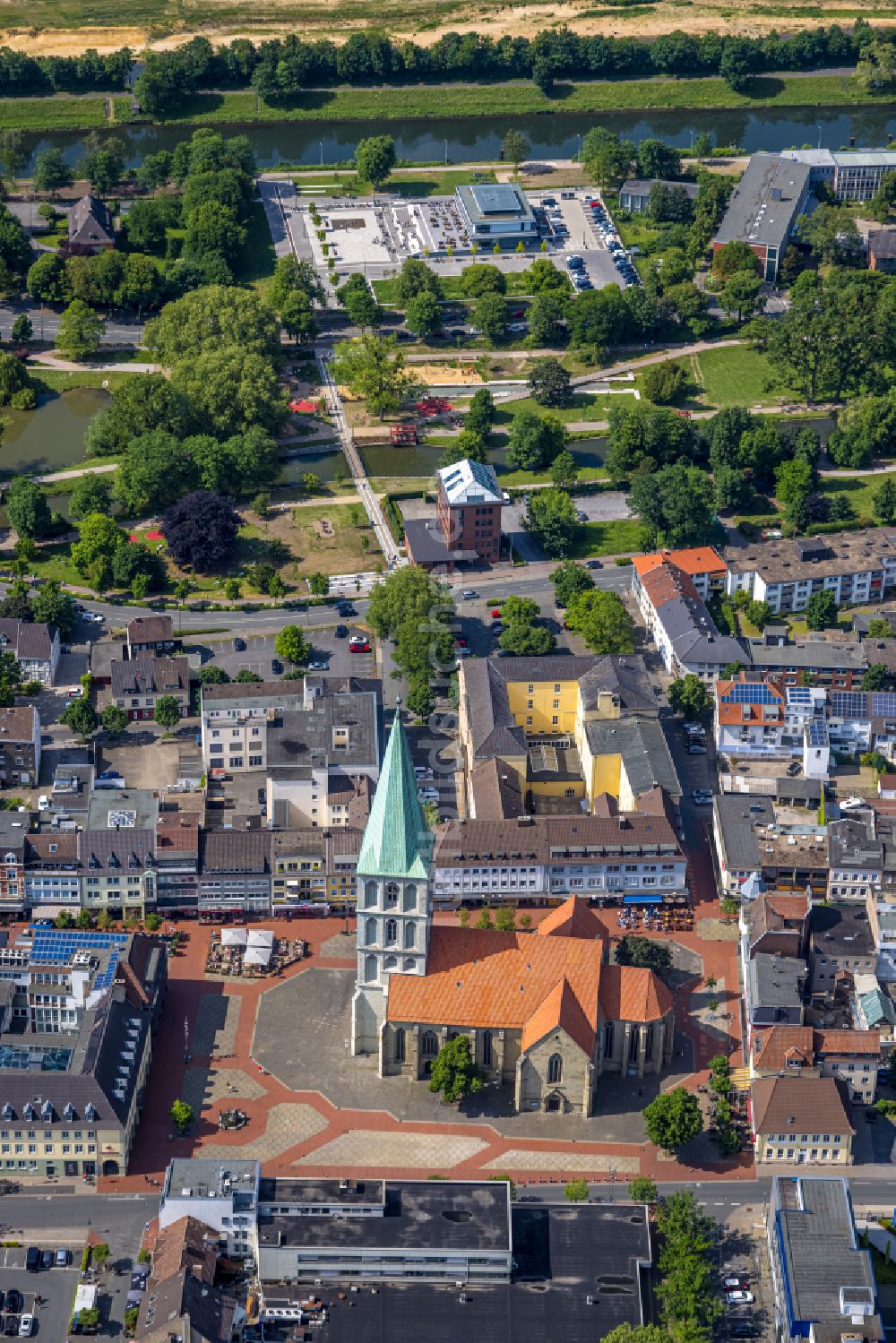 Hamm aus der Vogelperspektive: Kirchengebäude Pauluskirche auf dem Marktplatz von Hamm im Altstadt- Zentrum im Ortsteil Mitte in Hamm im Bundesland Nordrhein-Westfalen