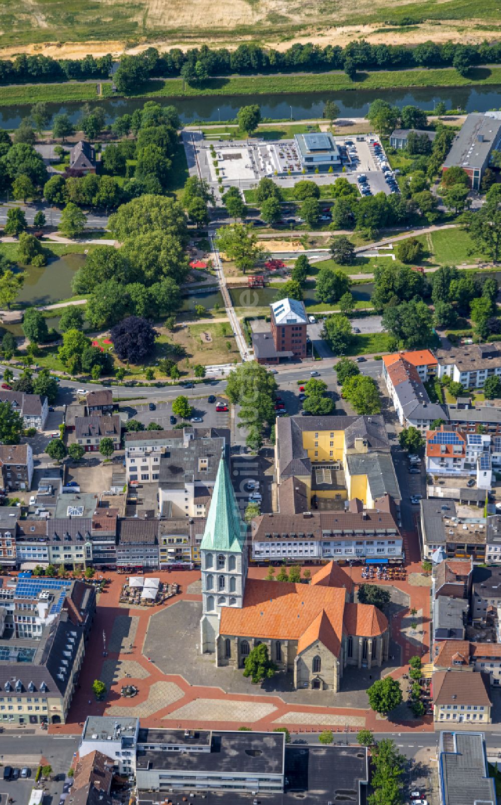 Luftbild Hamm - Kirchengebäude Pauluskirche auf dem Marktplatz von Hamm im Altstadt- Zentrum im Ortsteil Mitte in Hamm im Bundesland Nordrhein-Westfalen